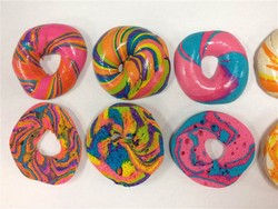 Bagel Cantik dengan Warna-Warni Pelangi