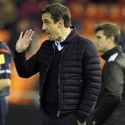 Mendieta Yakin Valencia Takkan Pecat Gary Neville