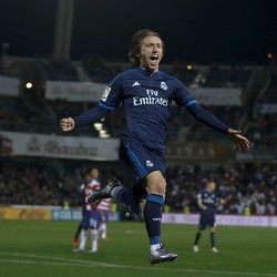 Madrid Menang Tipis 2-1 atas Granada