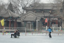 Spot Ice Skating Favorit Turis di Beijing