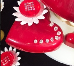 Ini Dia Cake Cokelat Bertabur 125 Berlian dari Jepang