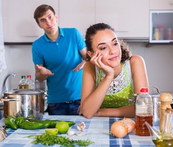 Wanita Ini Diancam Hukuman 6 Tahun Penjara karena Tak Memasak untuk Suami