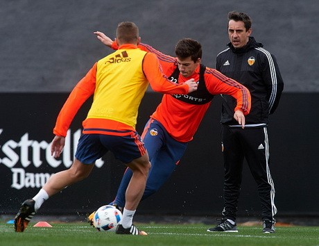 Sudah Tahu Bedanya Jadi Komentator dan Jadi Pelatih, Gary?