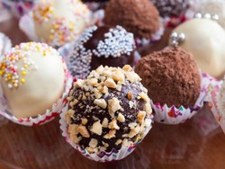 Bikin Sendiri Cokelat Fondue dan Cokelat Truffle