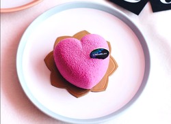 Cake, Donat, dan Nasi Bentuk Hati Ini Bisa Dipesan di Sini (1)