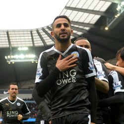 Ketika Mahrez Ajak Anak-anak Bersenang-senang dengan Sepakbola
