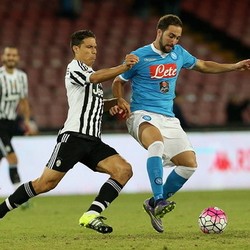 Allegri: Napoli Bukan Cuma Higuain