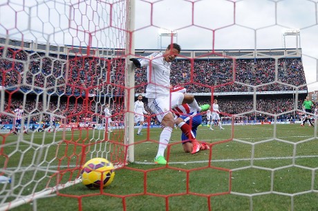 Zidane Tolak Rumor Varane-MU