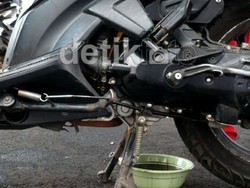 Cocok atau Tidak Oli Matik untuk Motor Bebek?