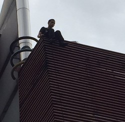 Cinta Ditolak, Pemuda di Bandung Ini Coba Bunuh Diri