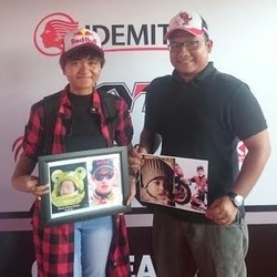 Die Cast dan Foto Putri Tercinta untuk Marquez