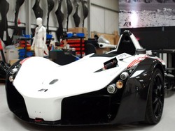 Goda Kaum Muda China, Pabrikan Ini Tawarkan Mobil Balap Versi Jalan Raya