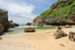 Satu Lagi yang Cantik di Gunungkidul, Pantai Wohkudu