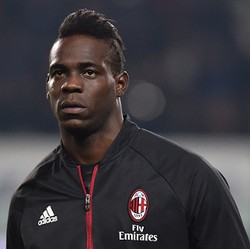 Hubungan Balotelli-Milan Dikabarkan Memburuk, Raiola Membantah