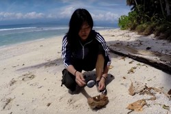 Gadis Jepang Nekat Liburan 19 Hari di Pulau Terpencil Indonesia