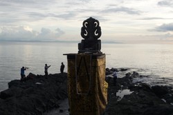 Pemandangan Sunset Juara dari Pura Kaprusan, Mataram