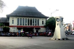 Jajan Enak dan Mantap di Pasar Gede Hardjonegoro