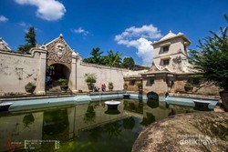 Aneka Istana Air yang Keren di Indonesia