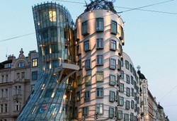 Gedung Meliuk Favorit Turis di Praha