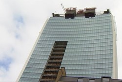 Gedung Aneh yang Bisa Membuat Mobil Meleleh