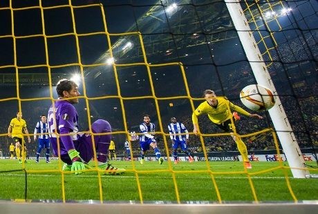 Dortmund Atasi Porto 2-0