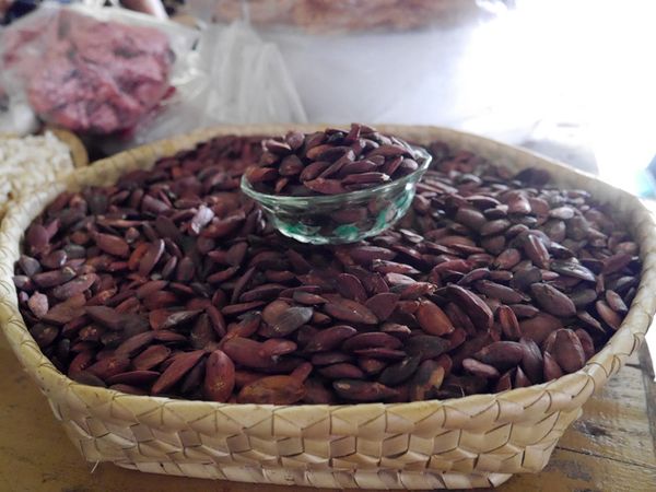 Puas Belanja Camilan di Pasar Tradisional Alor