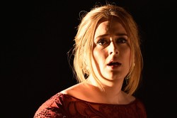 Makan Burger, Cara Adele Obati Kekecewaan Usai Tampil di Grammy Awards