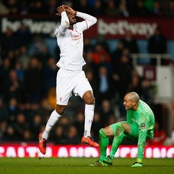 Benteke Harus Lebih Egois di Kotak Penalti