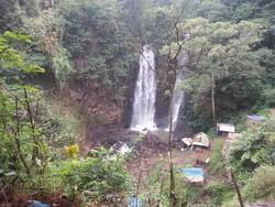 Curug Cinulang yang Mempesona di Sumedang