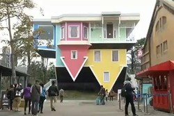 Unik! Ada Rumah Terbalik di Taiwan