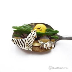 Karya Seni Indah Ini Dibuat dari Makanan di Atas Sendok Makan