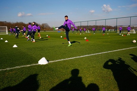 Main Lepas Saja, Spurs