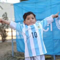 Kado Messi Bikin Murtaza Tak Lagi Pakai Jersey Kantung Plastik