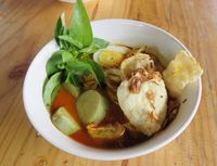 Slurp!Gurih Berempah Laksa Betawi Asli Tangerang Benteng