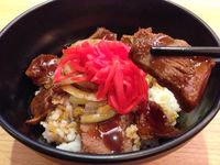 Nikmatnya Rice Bowl Ber-topping Gyutan Teriyaki dan Chicken Togarashi