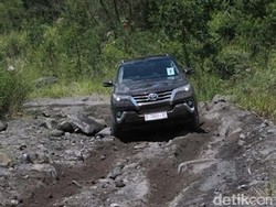Sebulan, Toyota Fortuner Terbaru Terpesan 7.000 Unit