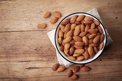 Tambahan Almond Dalam Makanan Bisa Kurangi Keinginan Anak Makan Junk Food