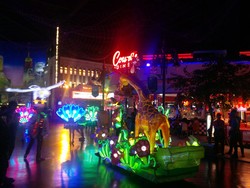 Duarr! Hebohnya Aksi Stuntmant & Kilau Parade Lighting