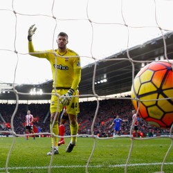 Di Tangan Chelsea, Clean Sheet Forster Terhenti