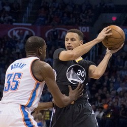 Curry Bikin Rekor Tembakan Tiga Angka, Warriors Kalahkan Thunder lewat OT