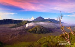 Ingat! Wisatawan Masih Dilarang Naik ke Kawah Bromo