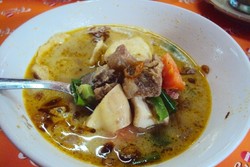 Sejak Puluhan Tahun, Sate Padang dan Soto Tangkar di Stasiun Kota Tetap Jadi Favorit