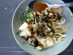 Hangatkan Perut dengan Bubur Ayam dan Nasgor Gila di Stasiun Manggarai