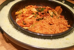 Yoogane: Enaknya Menyantap Ayam Pedas dengan Cocolan Keju Bak Drama Korea
