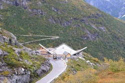 Anjungan Paling Keren di Lereng Gunung Mungkin Ada di Norwegia