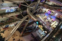 Ngeri! Ada Perosotan Lima Lantai di Mall Shanghai, China