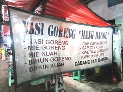 Nasgor Gila Mang Bagol yang Legendaris di Stasiun Manggarai