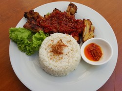 Huah! Gurih Menyengat Ayam Rica-rica Buatan Warung Indonesia di Auckland