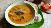 Enaknya Garang Asem Ayam dan Tengkleng Khas Solo di Rumah Joglo!
