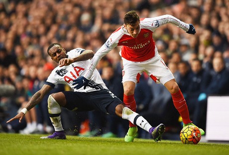 Seru! Tottenham vs 10 Pemain Arsenal Imbang 2-2